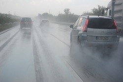 hydroplaning.jpg
