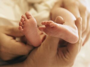 feet of a newborn baby